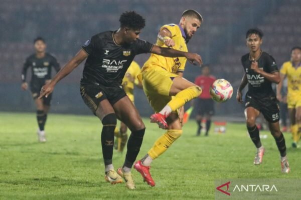 Berikut beberapa alternatif judul untuk “Pemain Asing Liga 1 yang Dipanggil Negaranya dalam Jeda Internasional”:
1. “Pemain Liga 1 Asing yang Mendapat Panggilan Timnas di Jeda Internasional”
2. “Panggilan Internasional: Pemain Asing Liga 1 yang Membela Negaranya”
3. “Pemain Asing Liga 1 yang Lolos Seleksi Timnas dalam Jeda Internasional”
4. “Liga 1: Pemain Asing yang Dapat Kesempatan Bersama Timnas”
5. “Pemain Liga 1 Asing dan Panggilan Timnas di Jeda Internasional”
6. “Perwakilan Liga 1: Pemain Asing yang Dipanggil untuk Bertugas di Timnas”
7. “Pemain Asing Liga 1 dalam Perjuangan Jeda Internasional”
8. “Keberangkatan Pemain Asing Liga 1 untuk Mengabdi kepada Timnas”
Semoga alternatif ini bermanfaat! Berikut beberapa alternatif judul untuk "Pemain Asing Liga 1 yang Dipanggil Negaranya dalam Jeda Internasional":
1. "Pemain Liga 1 Asing yang Mendapat Panggilan Timnas di Jeda Internasional"
2. "Panggilan Internasional: Pemain Asing Liga 1 yang Membela Negaranya"
3. "Pemain Asing Liga 1 yang Lolos Seleksi Timnas dalam Jeda Internasional"
4. "Liga 1: Pemain Asing yang Dapat Kesempatan Bersama Timnas"
5. "Pemain Liga 1 Asing dan Panggilan Timnas di Jeda Internasional"
6. "Perwakilan Liga 1: Pemain Asing yang Dipanggil untuk Bertugas di Timnas"
7. "Pemain Asing Liga 1 dalam Perjuangan Jeda Internasional"
8. "Keberangkatan Pemain Asing Liga 1 untuk Mengabdi kepada Timnas"
Semoga alternatif ini bermanfaat!