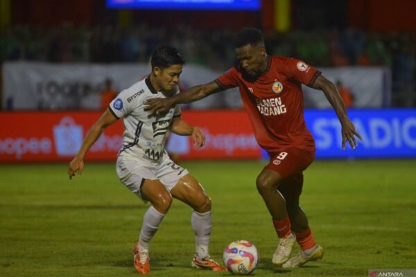 Persija Tersisih dari Empat Besar Usai Menelan Kekalahan 0-2 dari Semen Padang Persija Tersisih dari Empat Besar Usai Menelan Kekalahan 0-2 dari Semen Padang