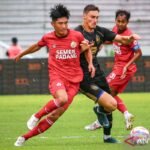 Here are some alternative titles for "Bali United Gaet Dua Pemain Asing Baru":

1. "Bali United Rekrut Dua Pemain Asing Terbaru"
2. "Bali United Tambah Dua Pemain Internasional dalam Roster"
3. "Dua Pemain Asing Bergabung dengan Bali United"
4. "Bali United Didukung oleh Dua Pemain Asing Segar"
5. "Bali United Menandatangani Dua Bintang Asing Baru"
6. "Dua Pemain Asing Baru Memperkuat Bali United"
7. "Bali United Resmi Perkenalkan Dua Rekrutan Asing"
8. "Bali United Selangkah Lagi dengan Dua Pemain Asing"
9. "Dua Pemain Asing Baru Masuki Skuat Bali United"
10. "Bali United Penuhi Formasi dengan Dua Pemain Asing Baru"

Feel free to choose any of these or use them as inspiration!